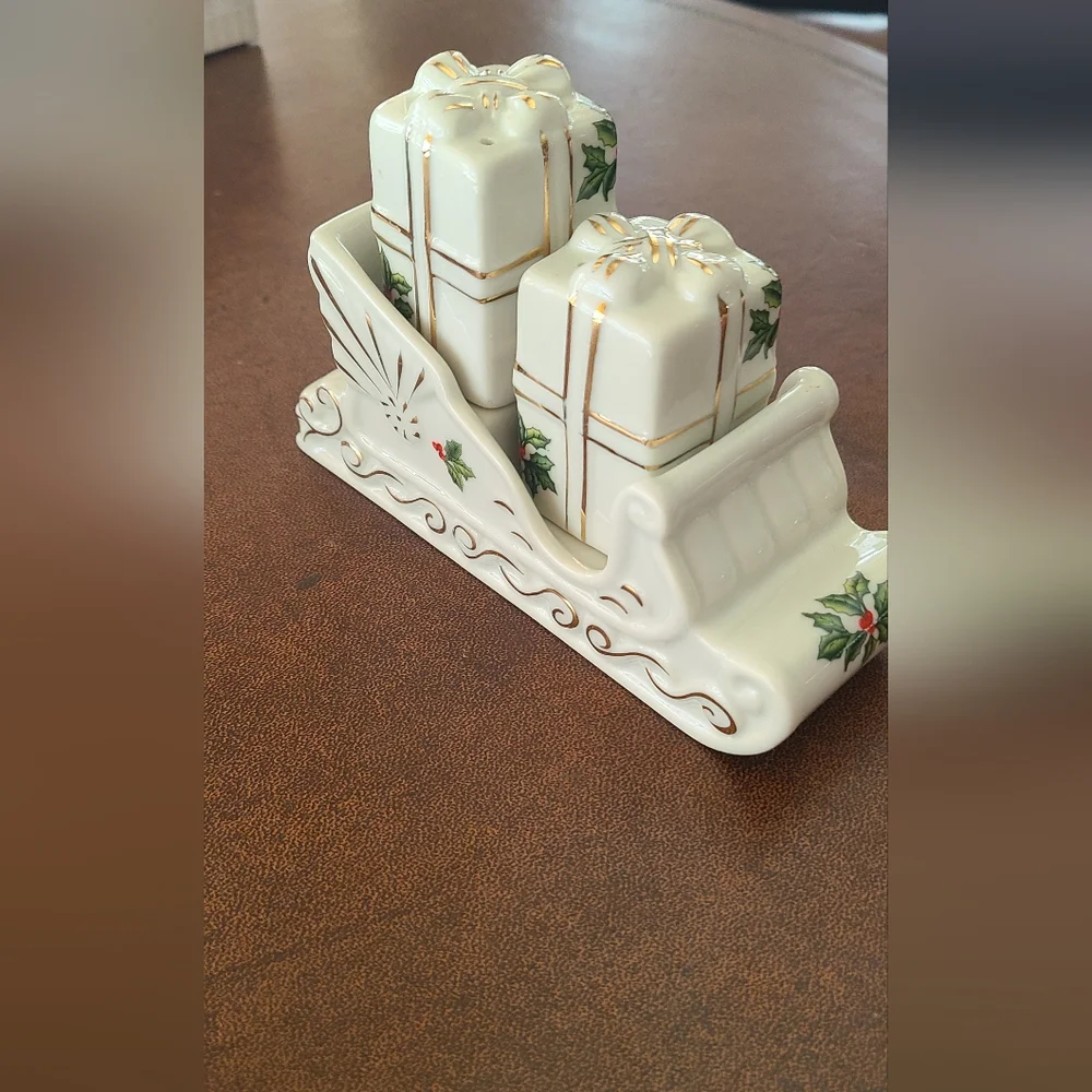 Sleigh salt and pepper set with original box